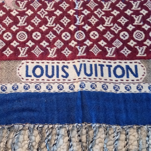 Louis Vuitton World Scarf - Picture 4 of 10